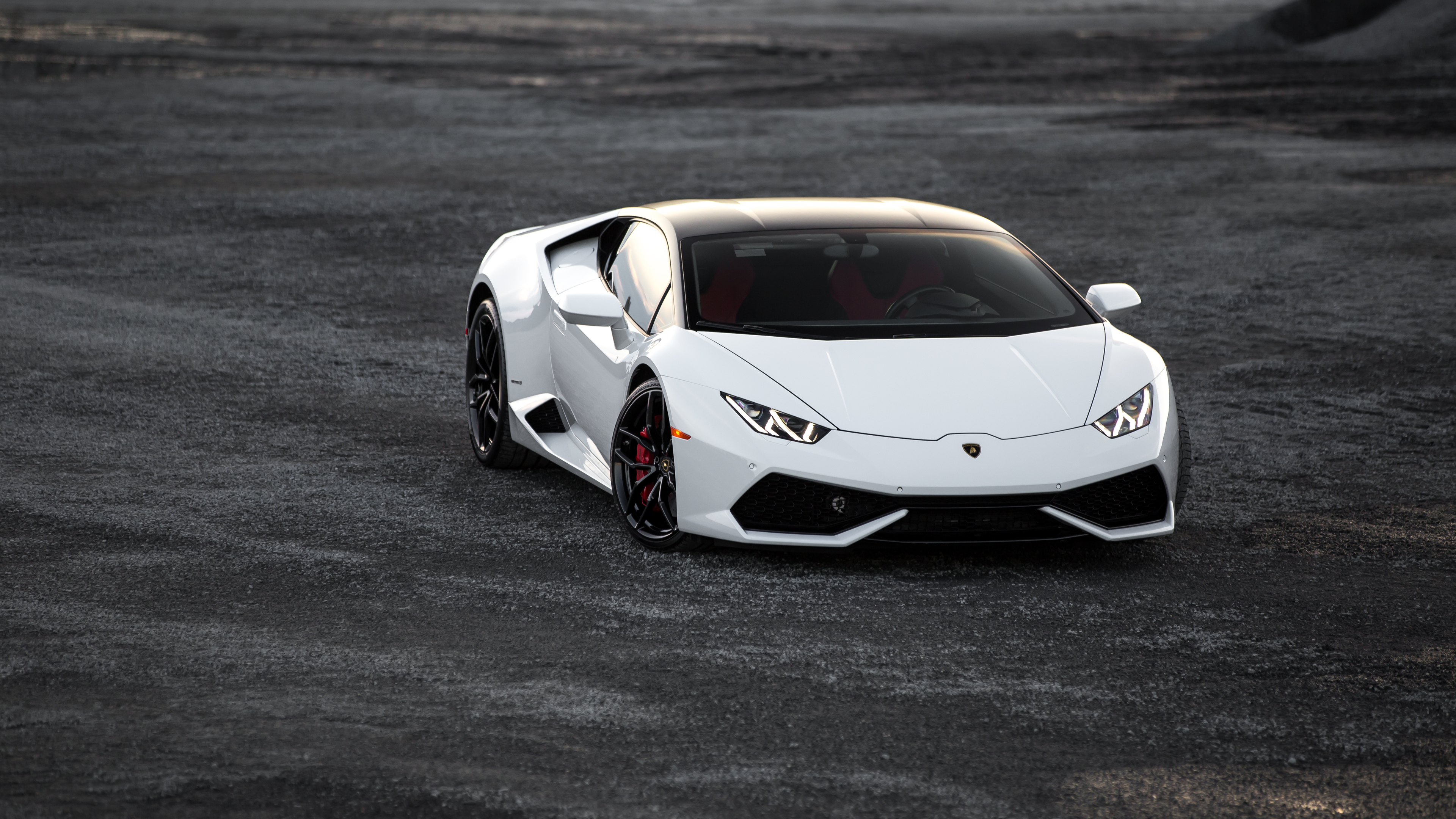 White Lambo Huracan Wallpapers