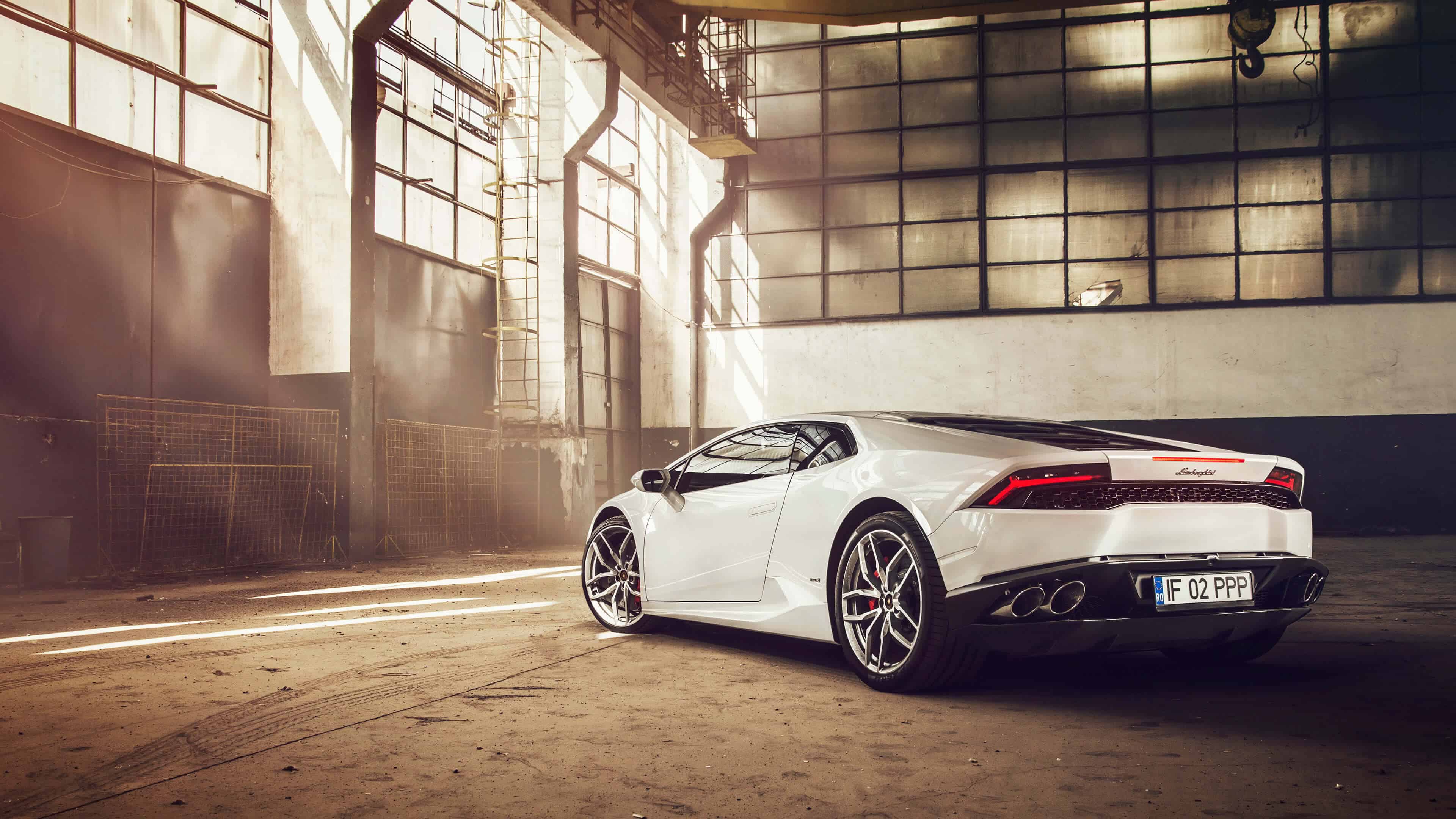 White Lambo Huracan Wallpapers