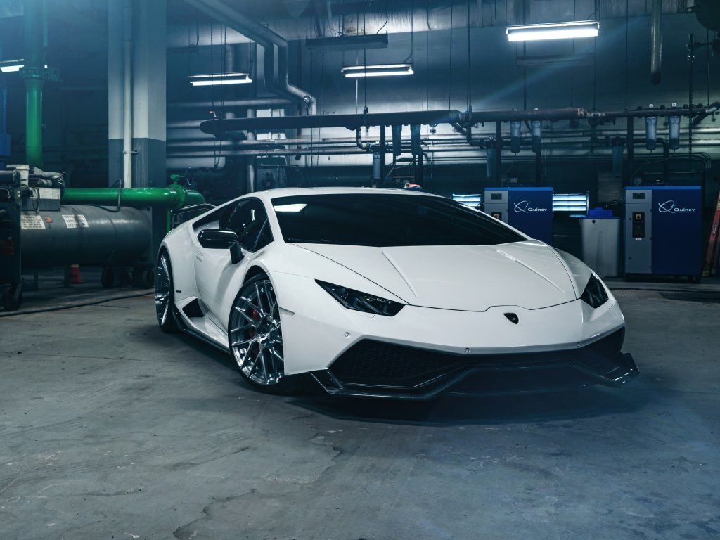 White Lambo Huracan Wallpapers