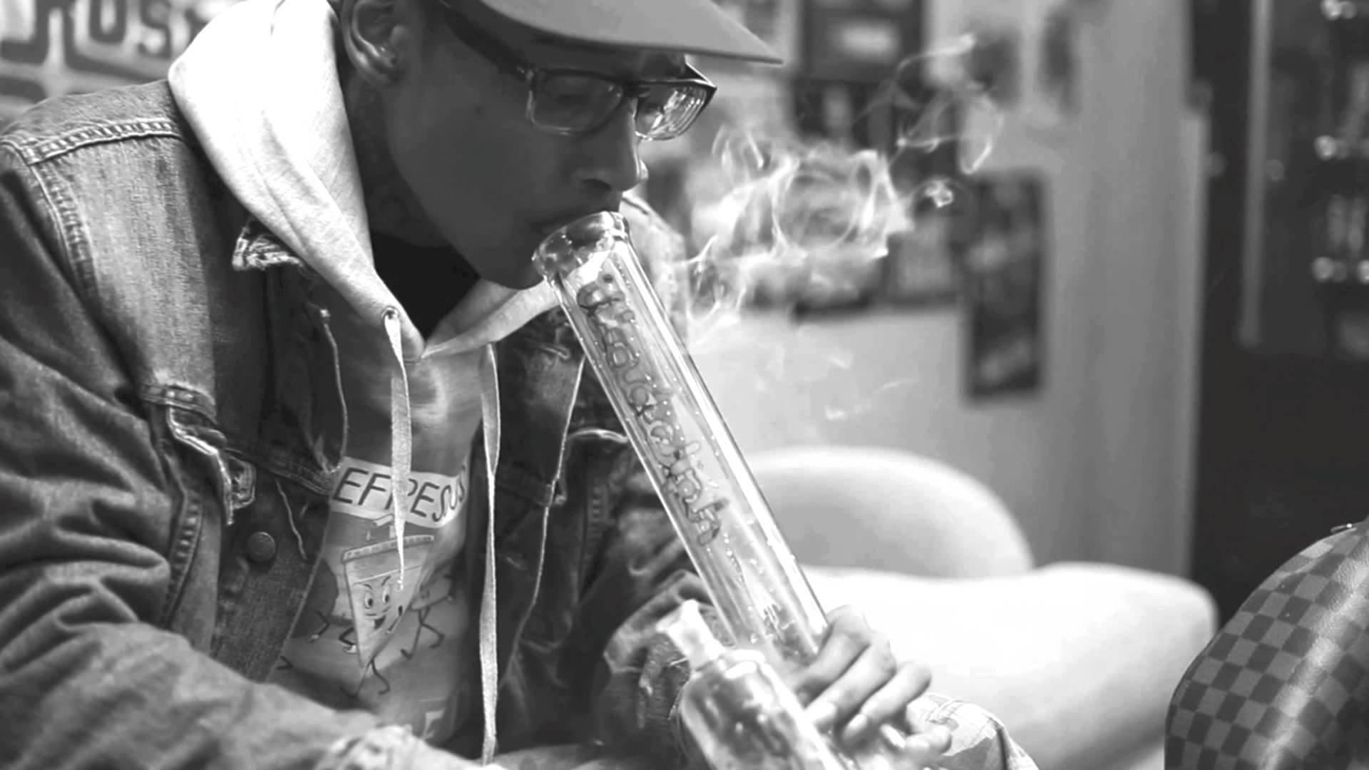 Wiz Khalifa Smoking Wallpapers