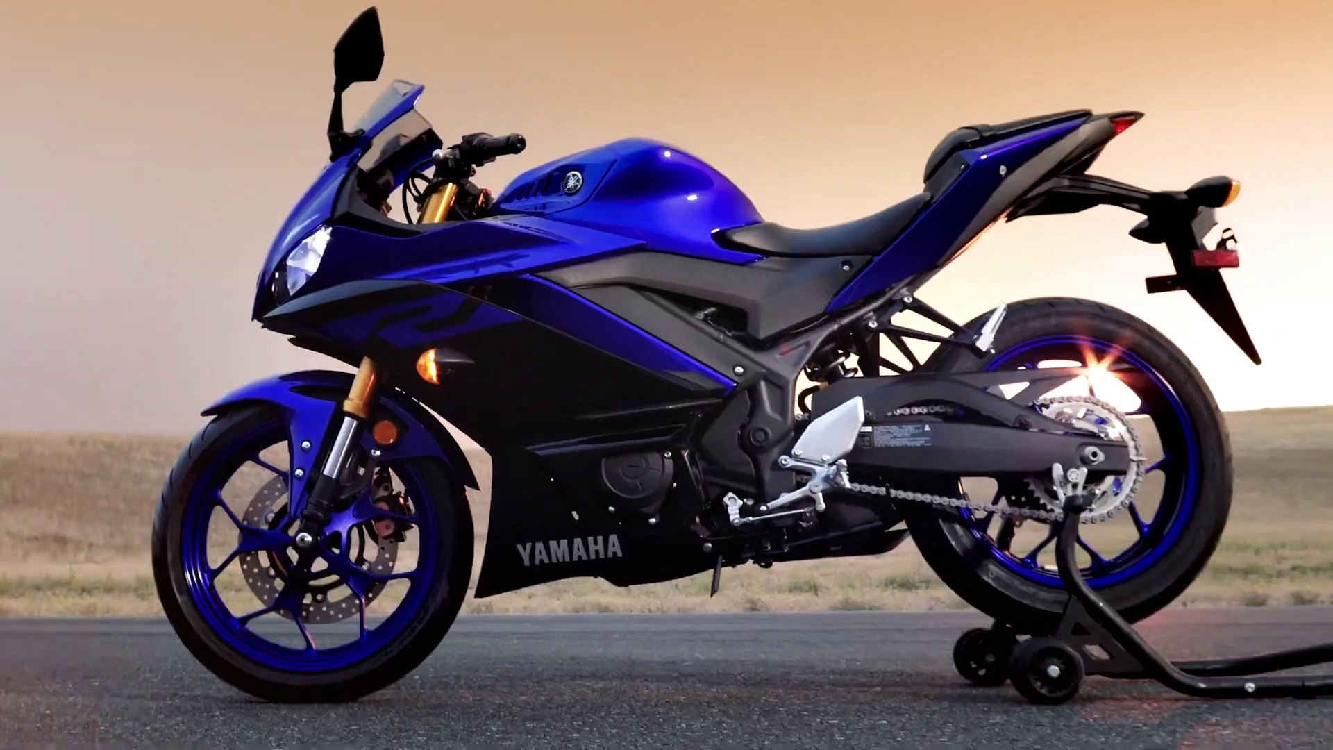 Yamaha R3 Wallpapers