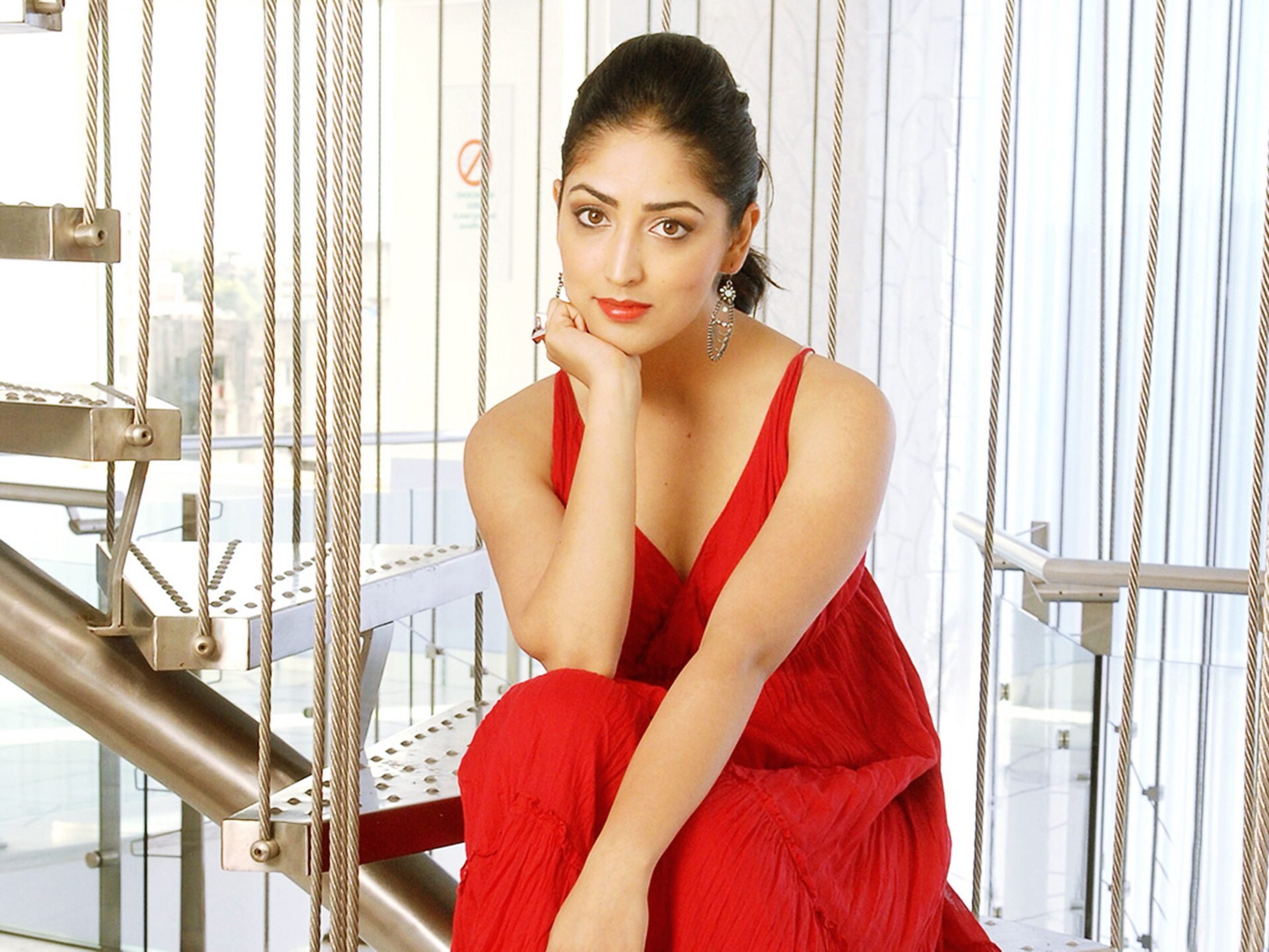 Yami Gautam Hot Photos Hd Wallpapers