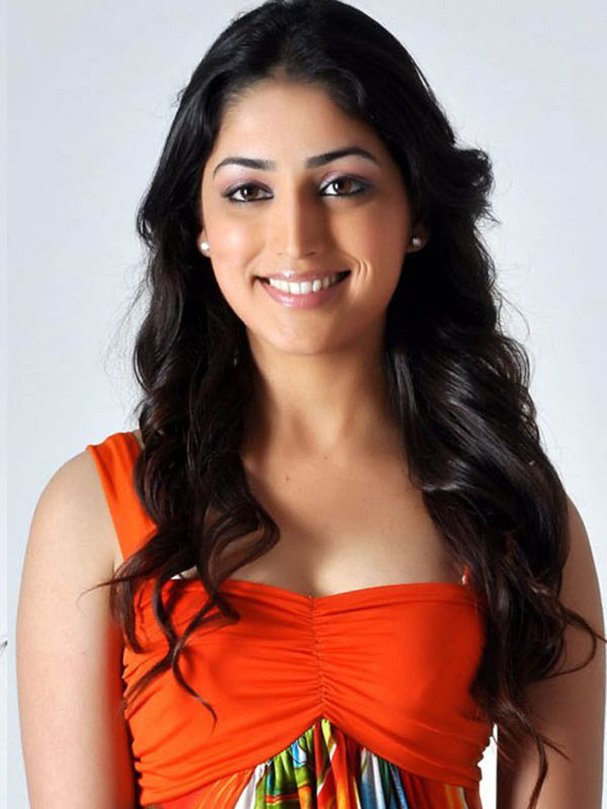 Yami Gautam Hot Photos Hd Wallpapers