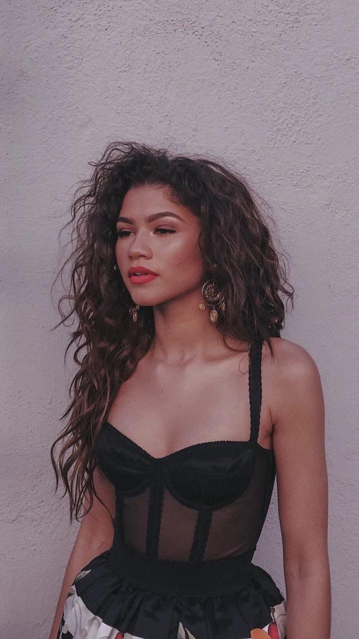 Zendaya Aesthetic Wallpapers